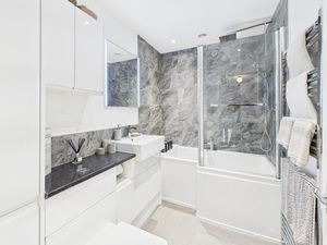 Family Bathroom- click for photo gallery